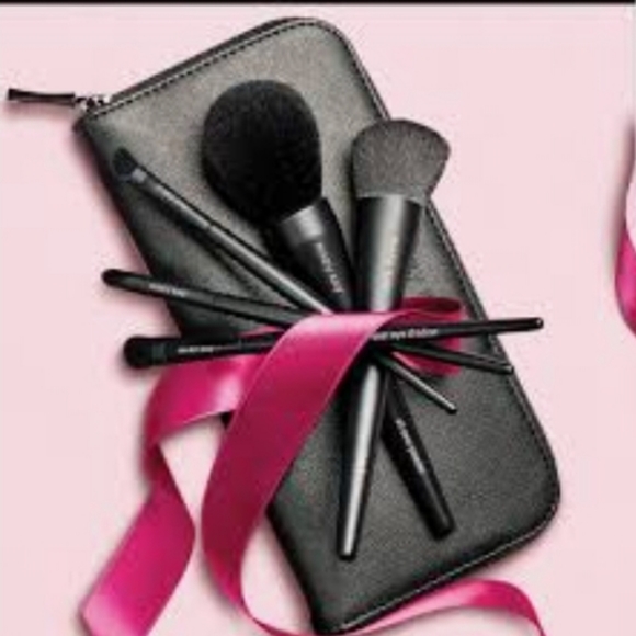 Essential Brush Collection w/Case